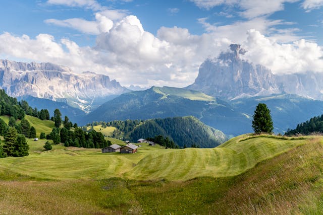 Image of a valley in the mountains in Italy