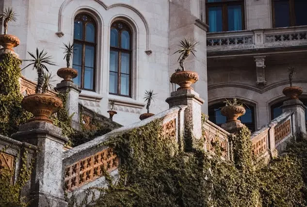 Image of entrance of an Italian property to make your Italian dream come true.