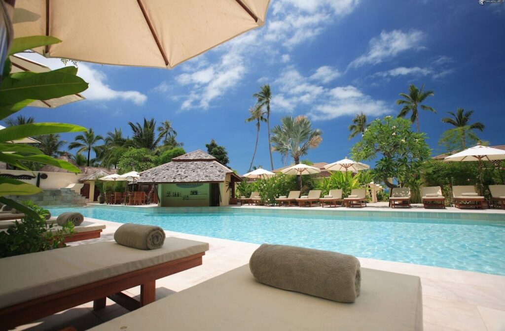 Image of lounges next to the pool in Italy