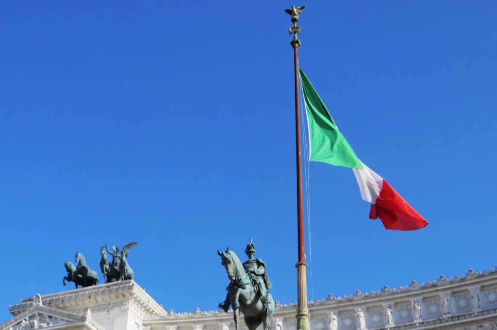 Image of a flag over the Vittoriano in Rome