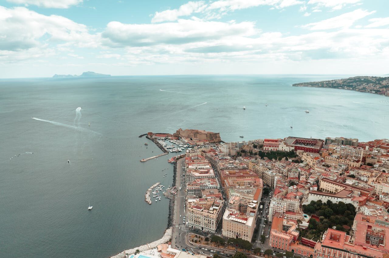 Image of the Gulf of Naples with the view of the sea
